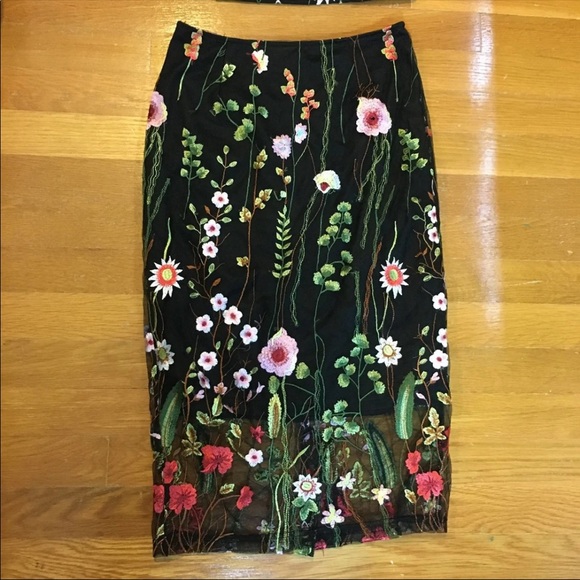 Embroidered Two Piece Set - Picture 3 of 4